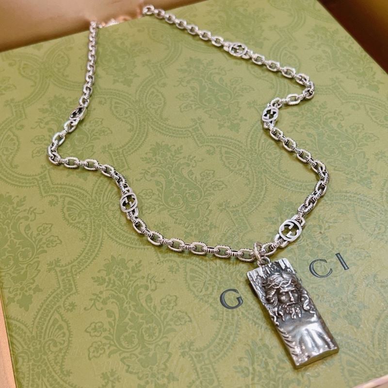 G*u*i necklaces
